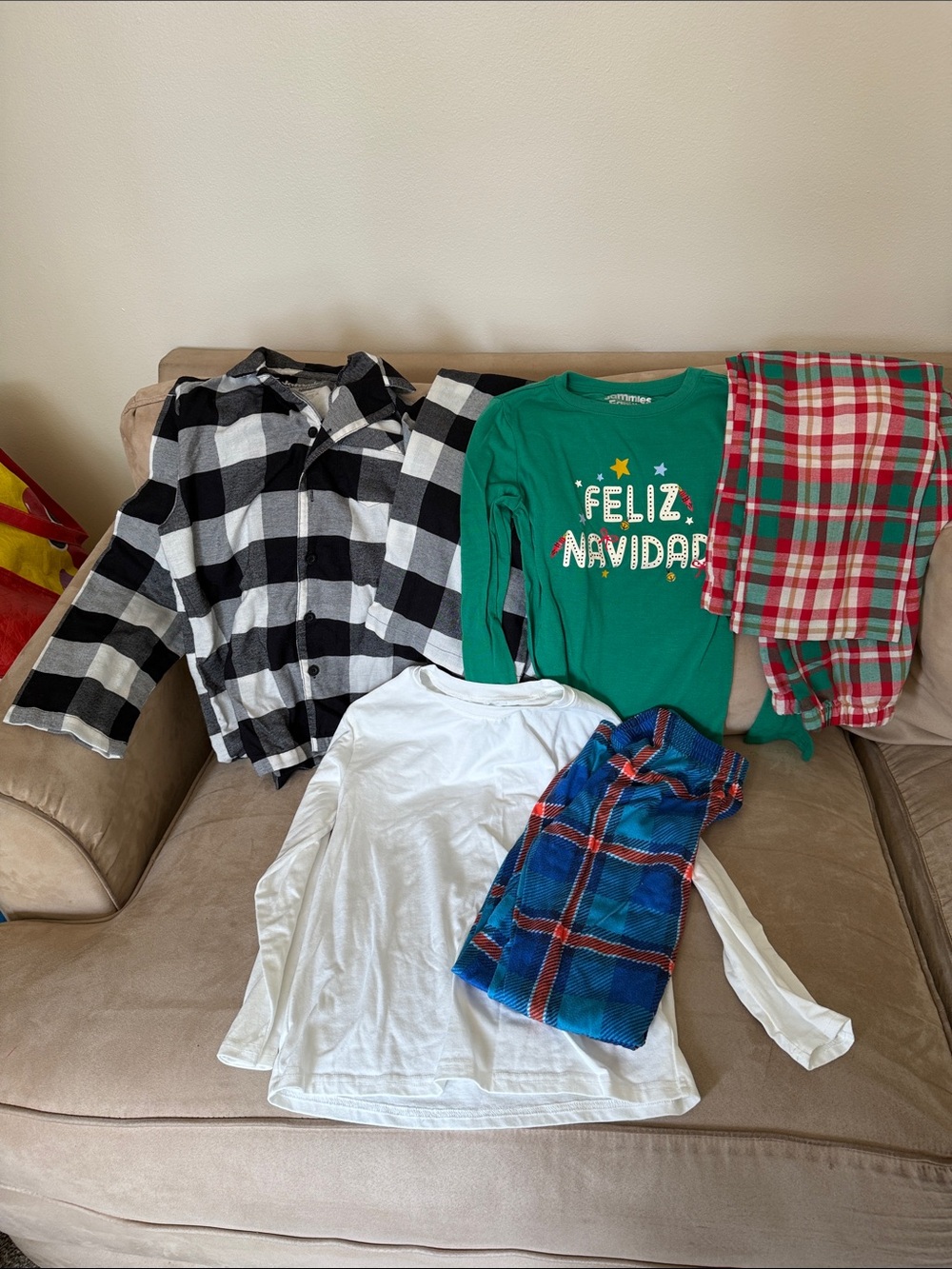 Cat & Jack Green 'Feliz Navidad' Holiday Pajama Top with Plaid Pants Set